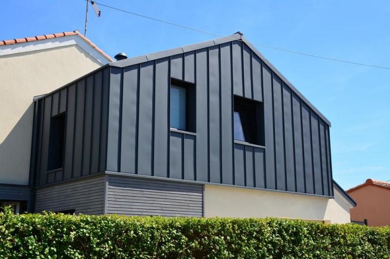 Couverture en zinc : atouts et conseils pour votre toiture